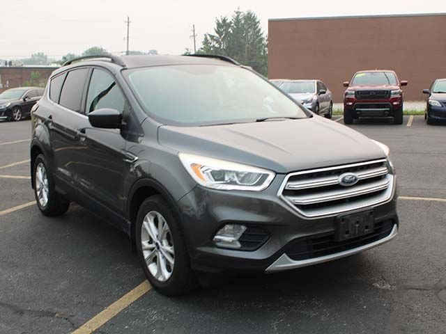 Used 2017 Magnetic Ford SE image 4