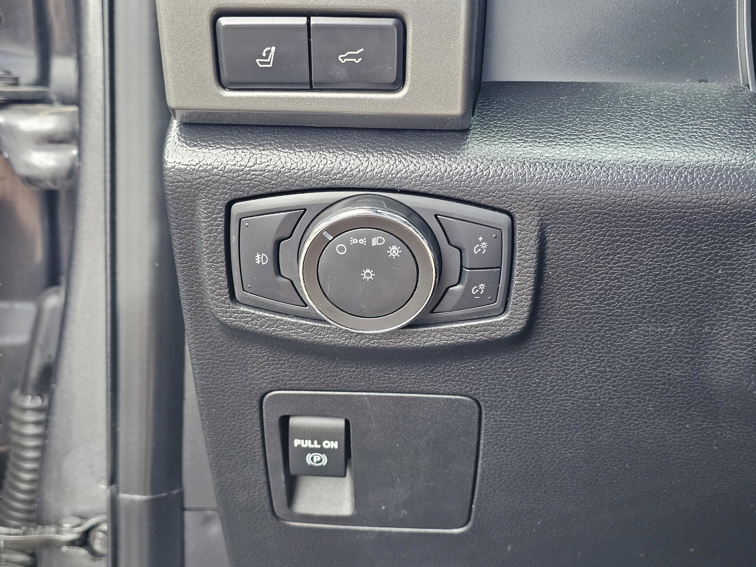 Used 2020 Magnetic Metallic Ford XLT image 19