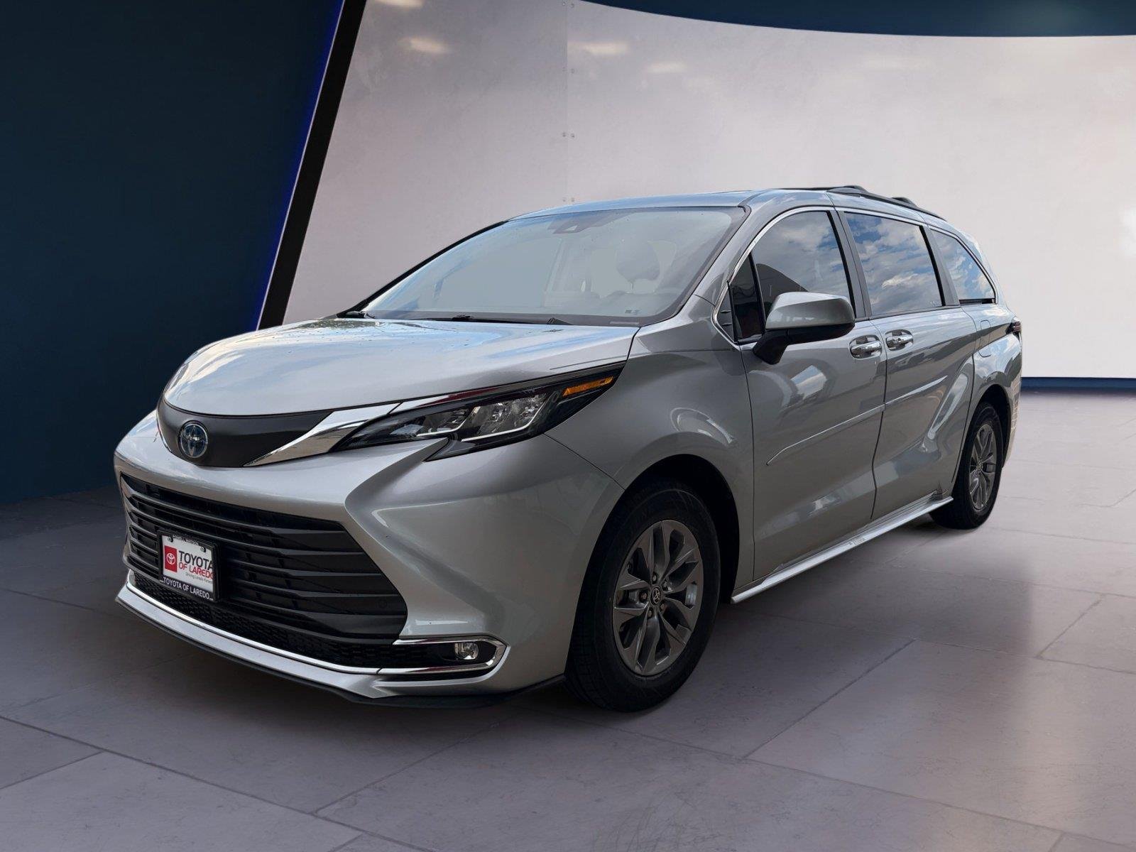 Used 2023 Celestial Silver Metallic TOYOTA XLE 8-Passenger image 1