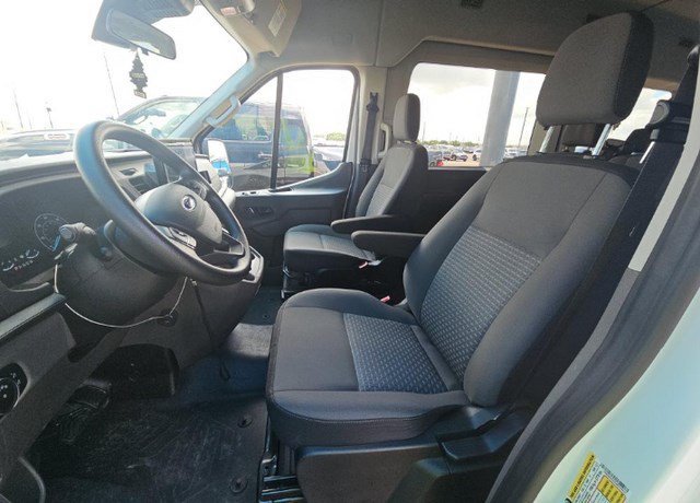 Used 2022 Oxford White Ford XLT image 3