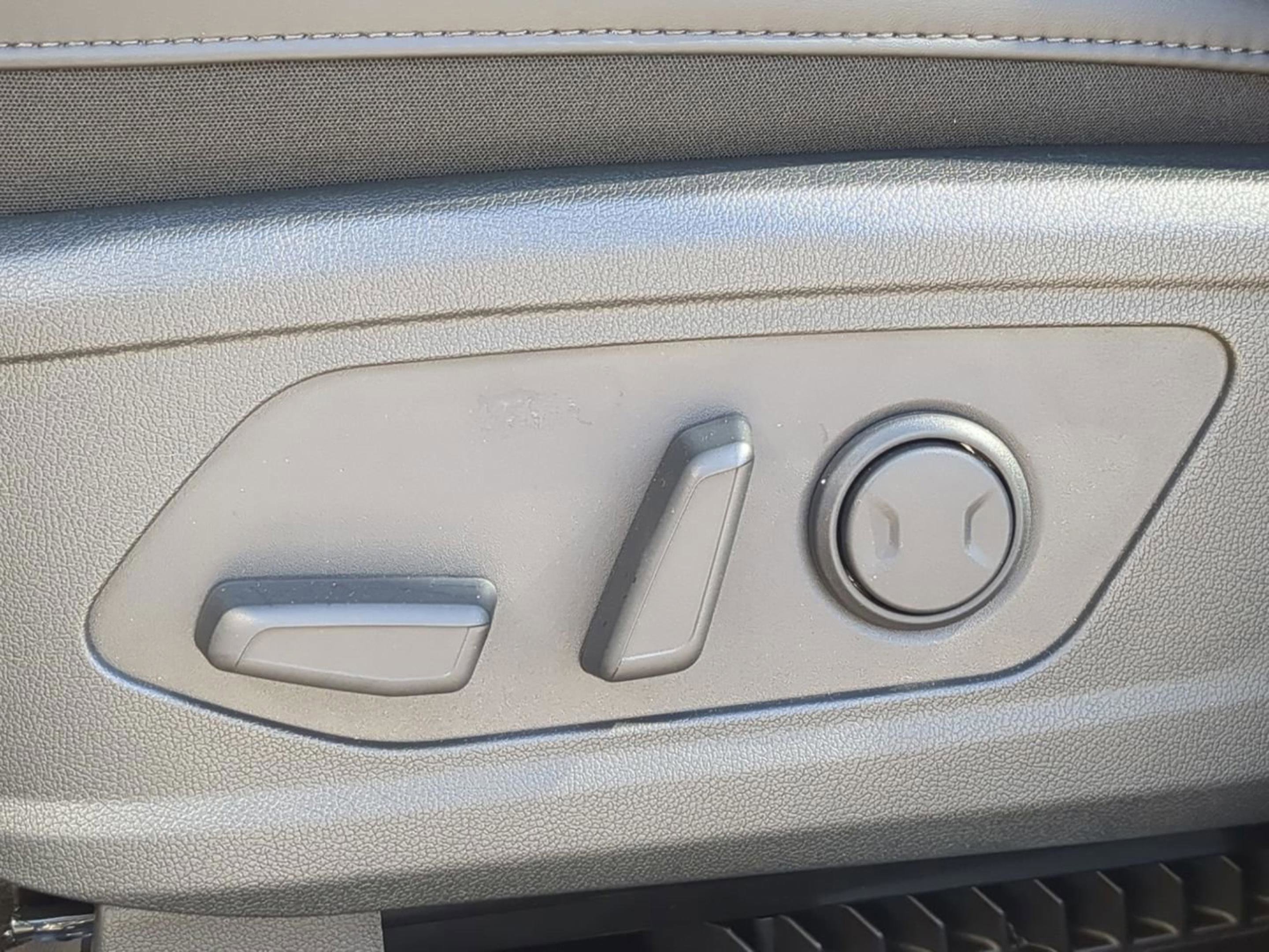 New 2026 Interstellar Gray Kia EX image 23
