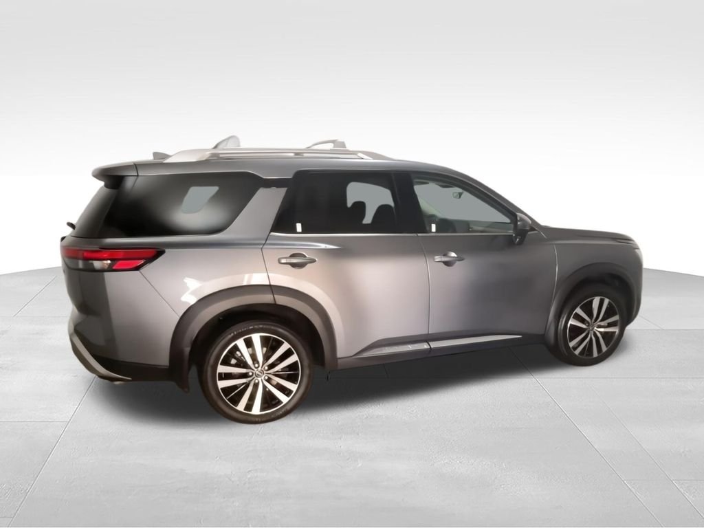 Used 2024 Gray Nissan Platinum image 7