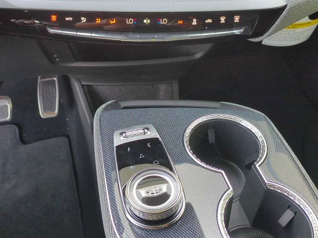 2026 Cadillac OPTIQ Luxury - Photo 16
