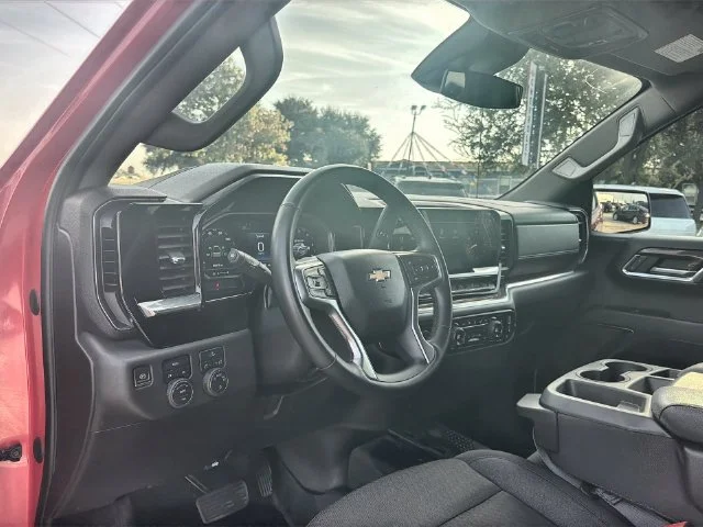 2023 Chevrolet Silverado 1500 LT - Photo 10