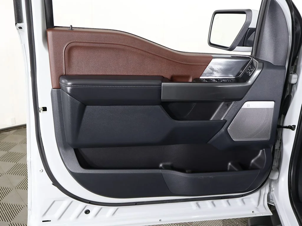 Used 2023 Avalanche Gray Ford Lariat image 29