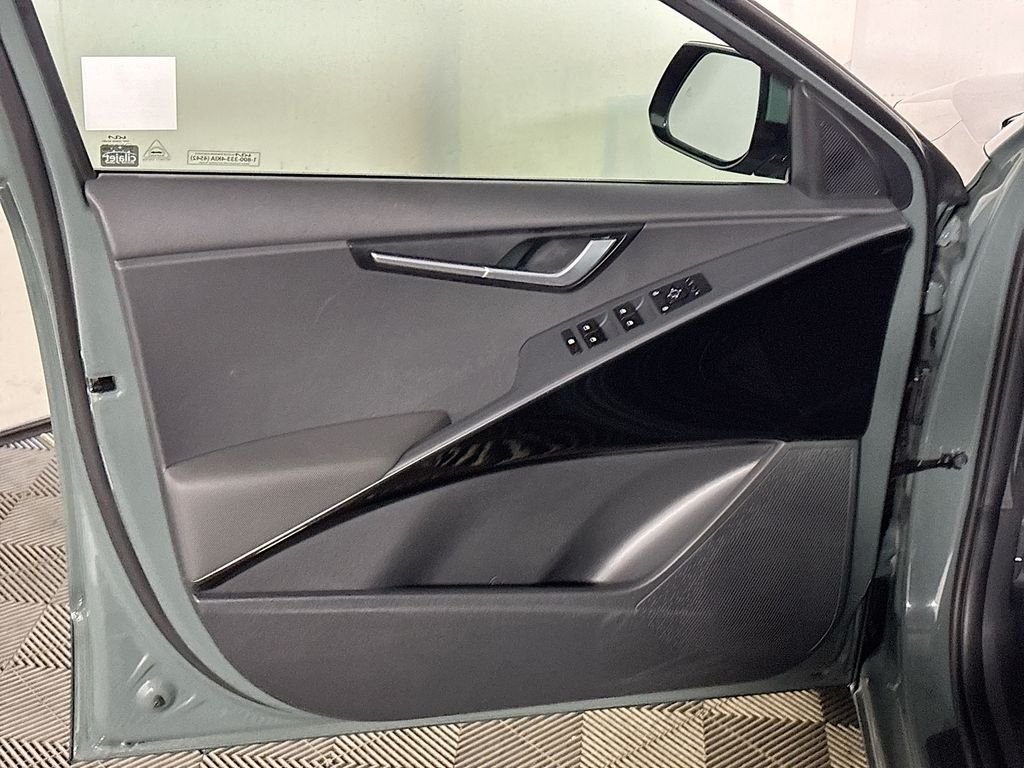 Used 2024 Green Kia Wind image 10