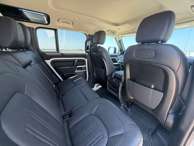 Used 2022 White Land Rover S image 17