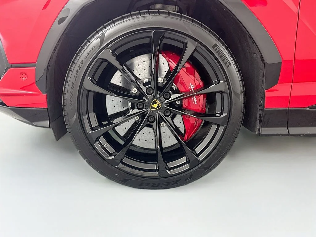 Used 2023 Red Lamborghini S image 33
