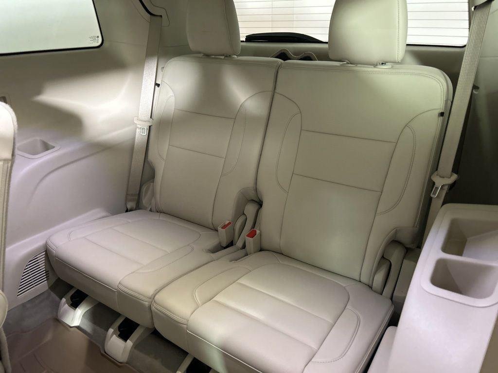 Used 2021 Cayenne Red GMC Denali image 17