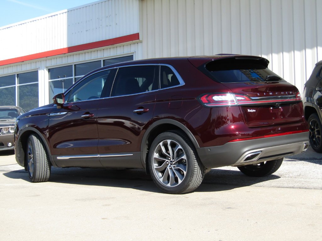 Used 2023 Red Lincoln Reserve image 10