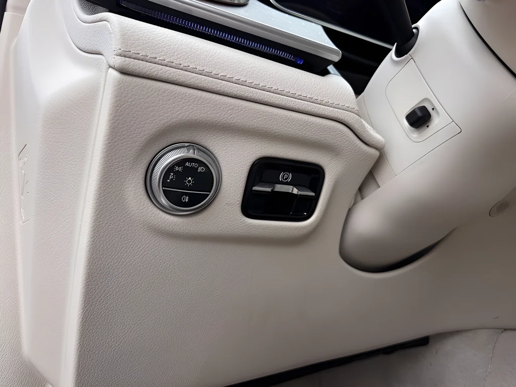 Used 2023 White Mercedes-Benz 450 image 17