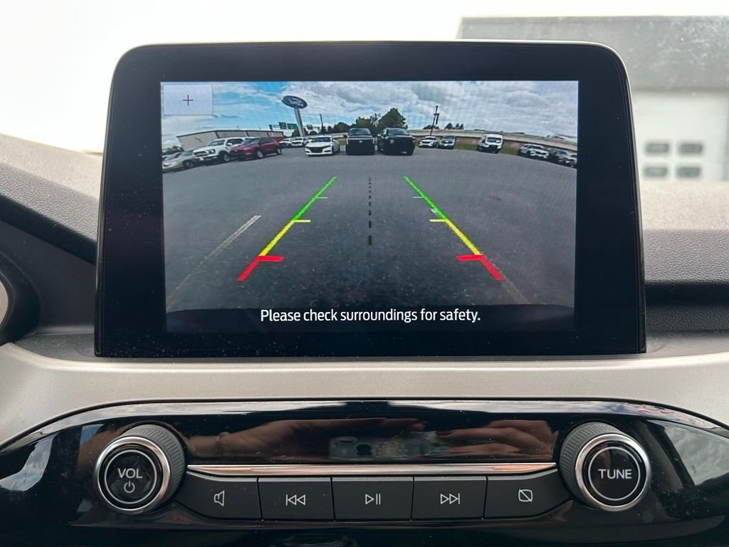 Used 2022 Black Ford SE image 16