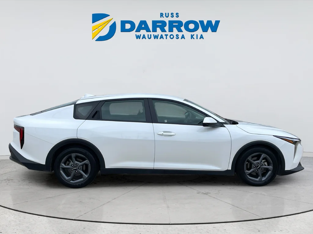 Used 2025 White Kia LXS image 6