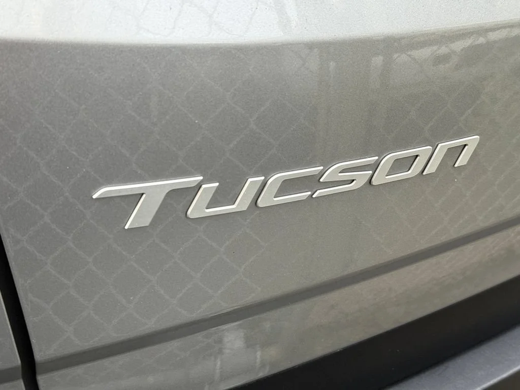 Used 2025 Silver Hyundai SEL image 29
