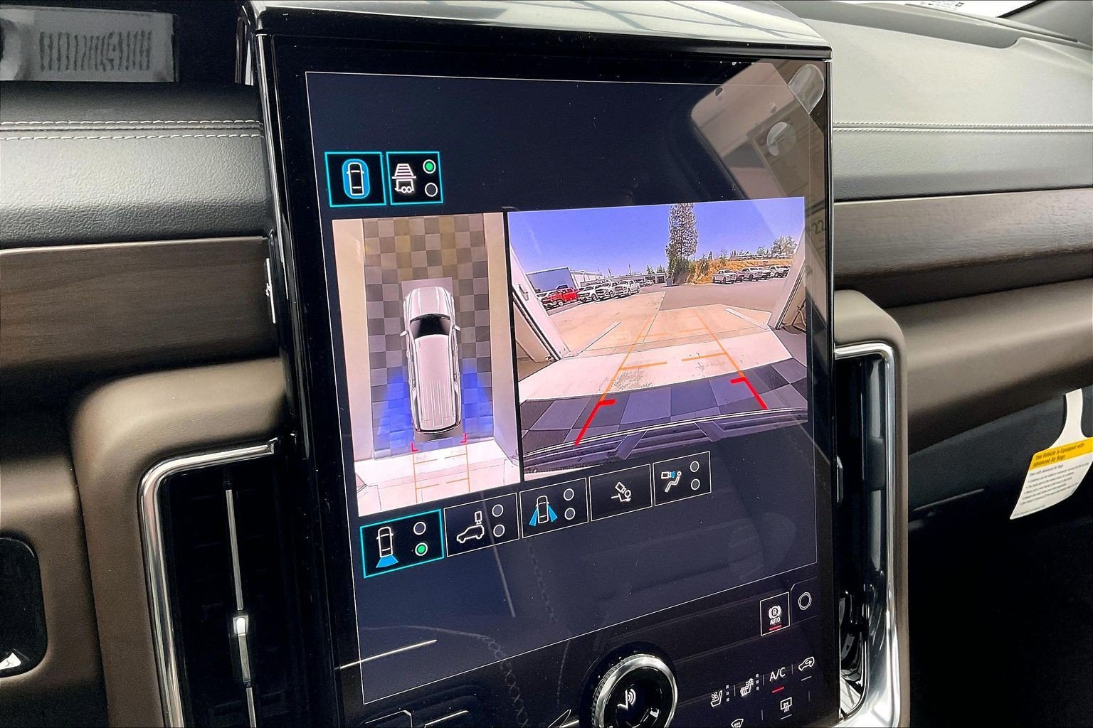 2026 GMC Yukon XL Denali Ultimate - Photo 13