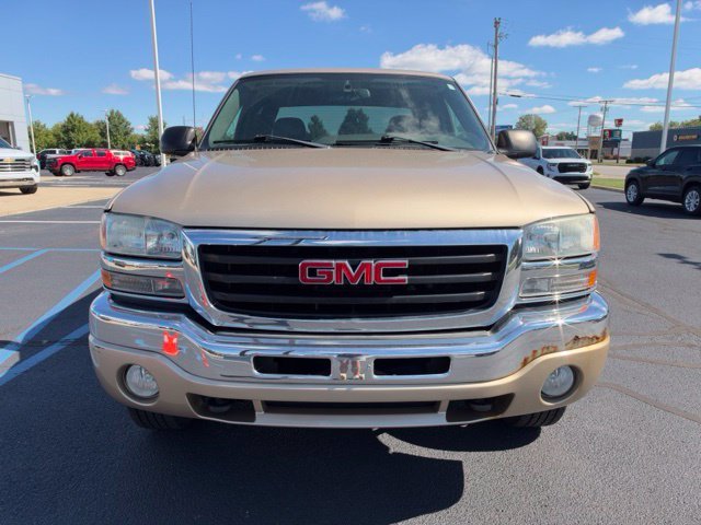 Used 2004 Beige GMC SLE image 3