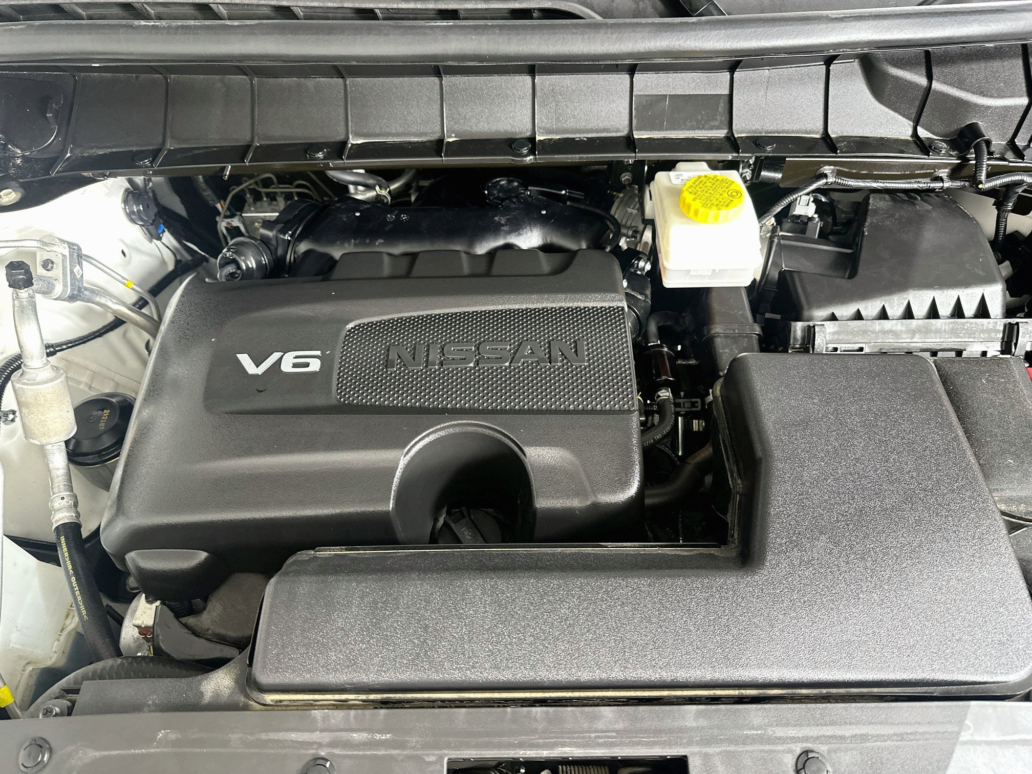 Used 2023 Pearl White Tricoat/Super Black Nissan SL image 33