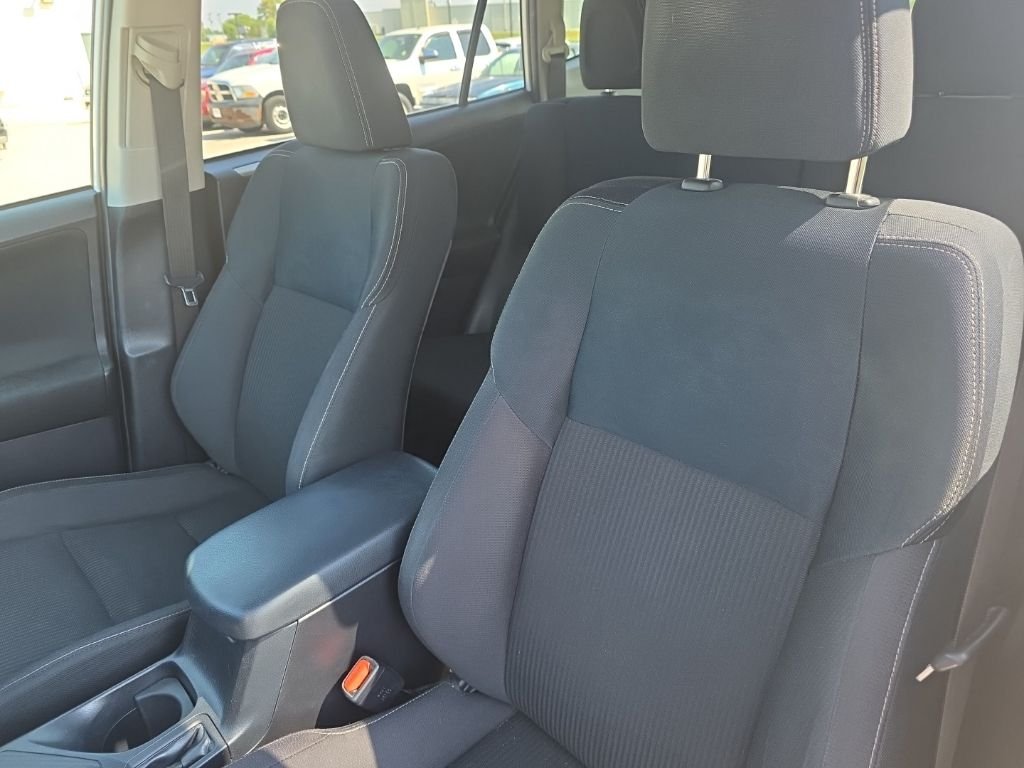 Used 2013 White Toyota XLE image 22