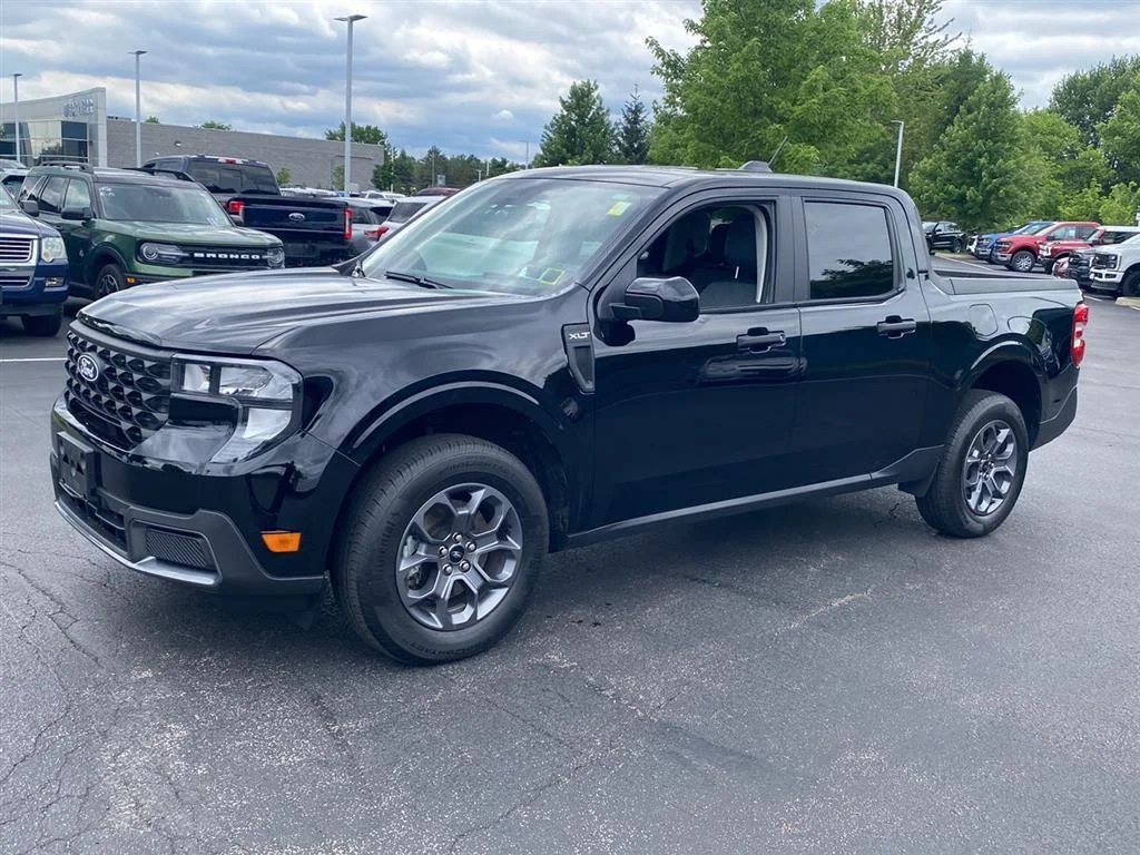 Used 2025 Shadow Black Ford XLT image 6