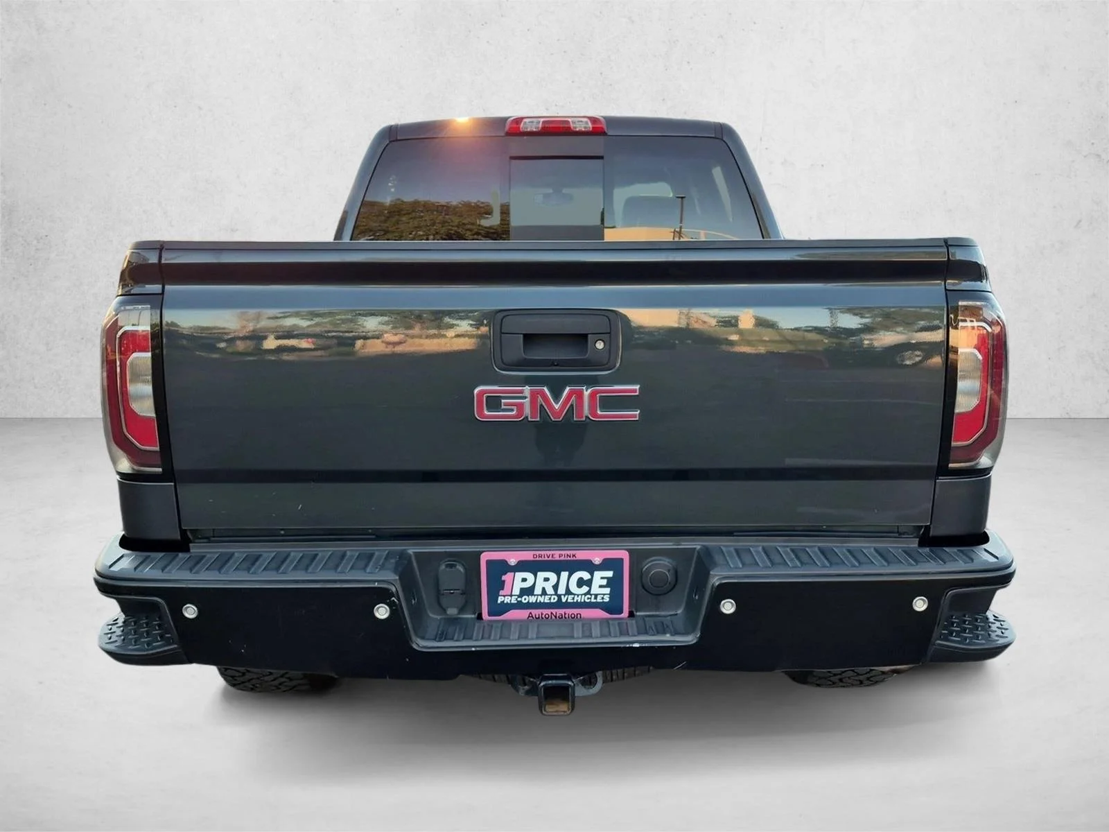 Used 2018 Dark Slate Metallic GMC SLT image 6