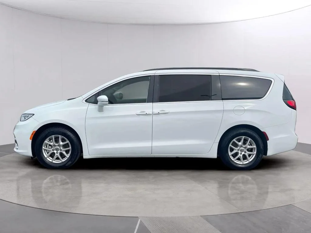 Used 2022 Bright White Clearcoat Chrysler Touring L image 2