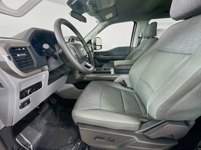 New 2026 Oxford White Ford XLT image 19