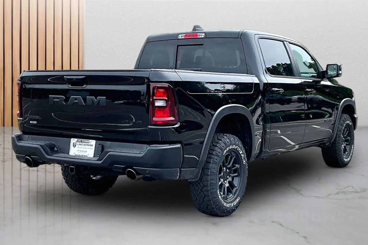 New 2026 Diamond Black Crystal Pearl-Coat Exterior Paint RAM Rebel image 9