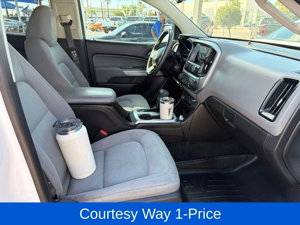 Used 2019 White Chevrolet LT image 12