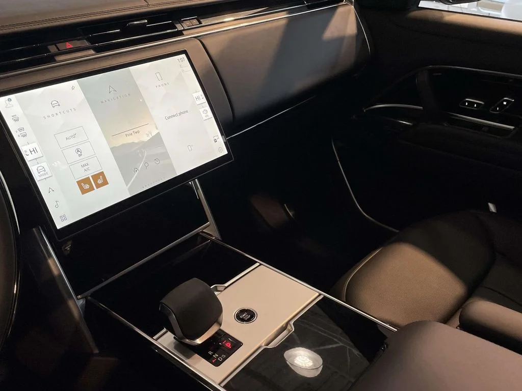 New 2026 Santorini Black Land Rover SE image 32
