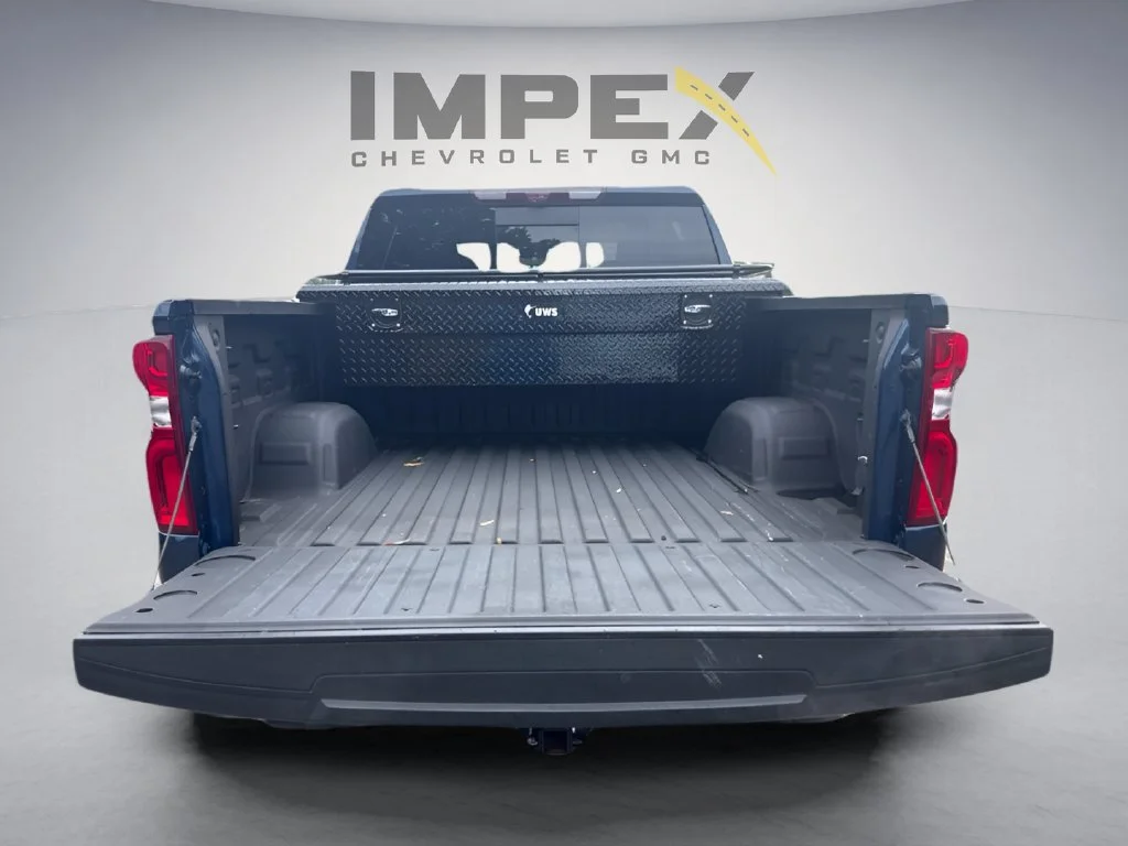 Used 2023 NORTHSKY BLUE METALLIC Chevrolet High Country image 32