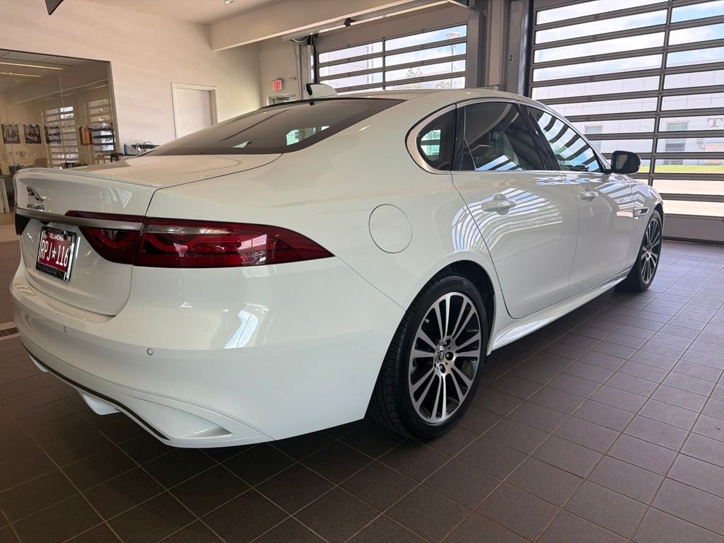 Used 2024 White Jaguar R-Dynamic SE image 5