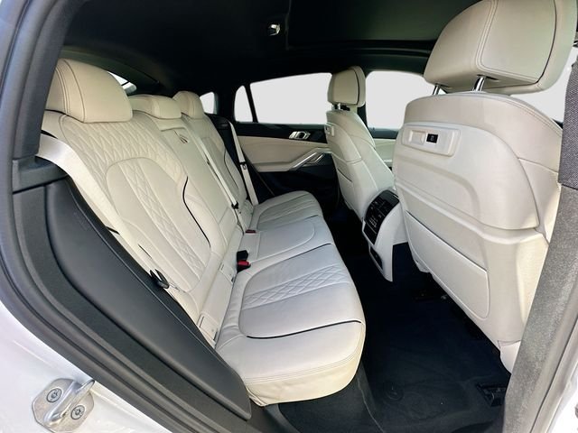 Used 2021 White BMW xDrive40i image 29
