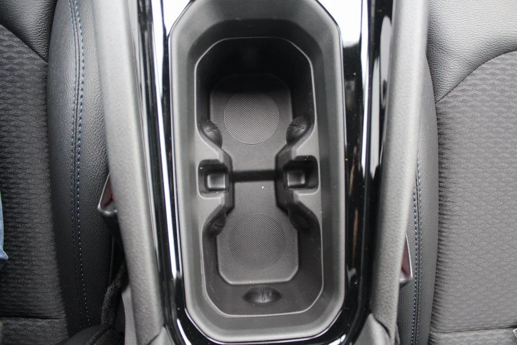 New 2026 White/off-white Jeep Latitude image 13