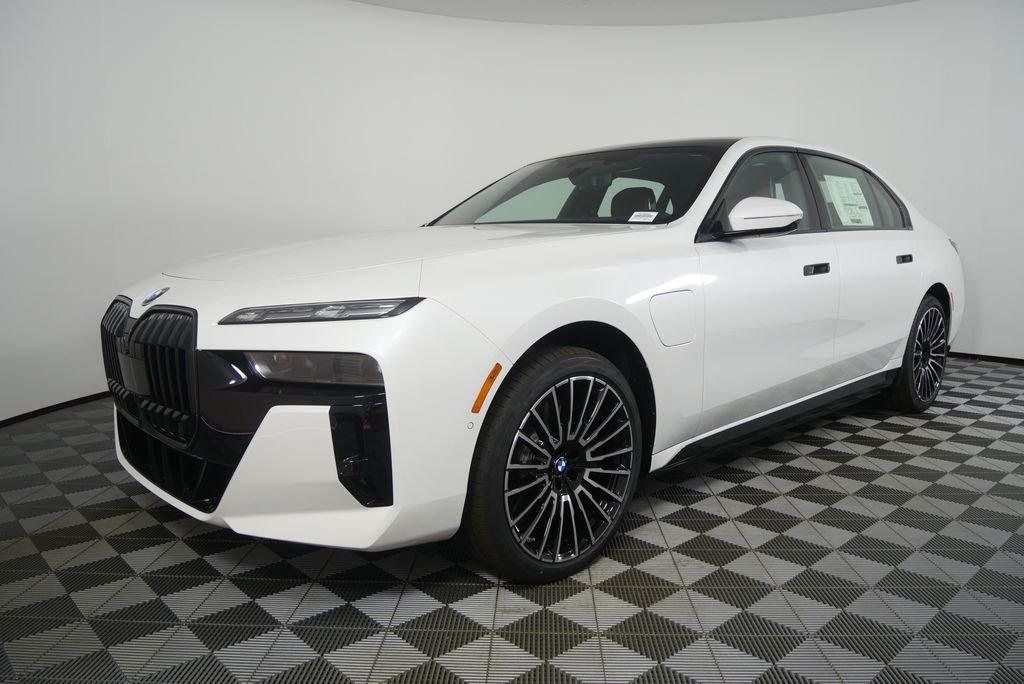 New 2026 Mineral White Metallic BMW 750e xDrive image 7