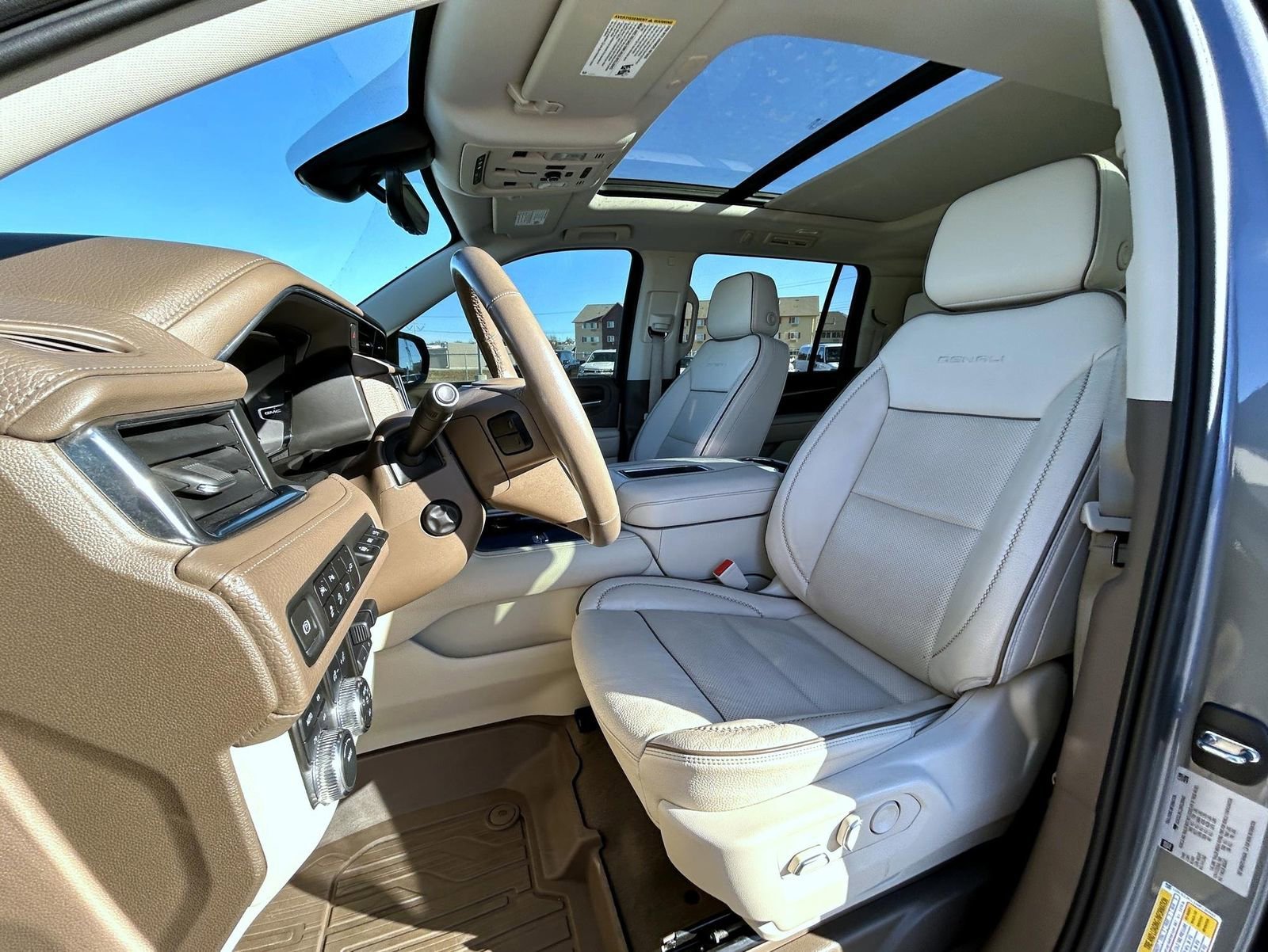2022 GMC Yukon XL Denali - Photo 10