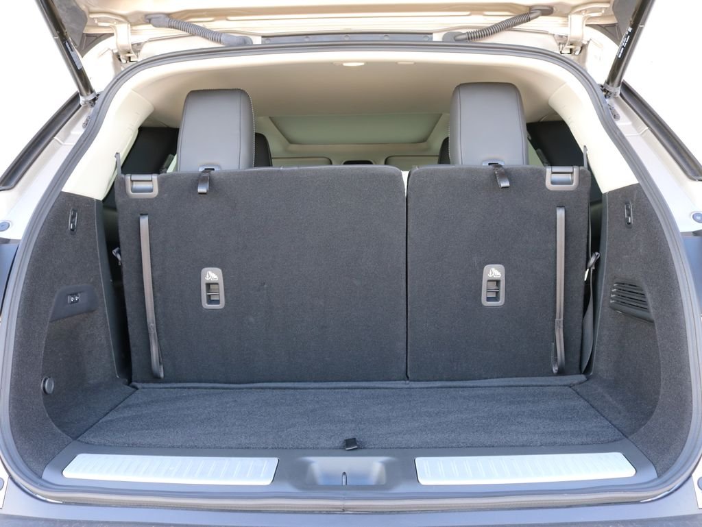 Used 2025 Silver INFINITI Sensory image 35