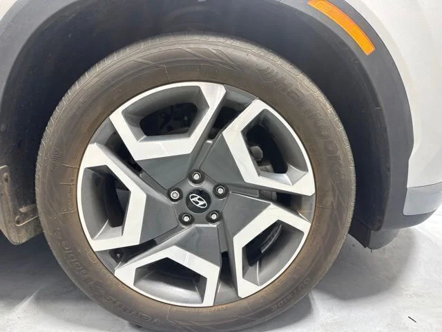 Used 2025 Silver Hyundai SEL Premium image 4