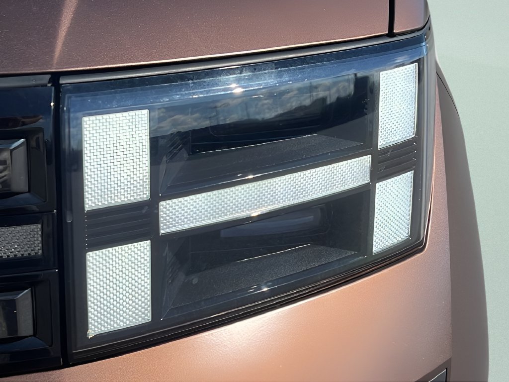 Used 2024  Hyundai Limited image 26