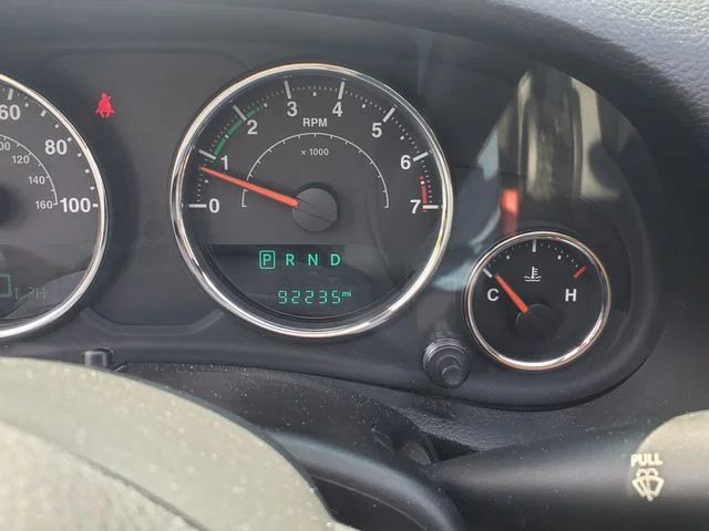 Used 2015 Gray Jeep Sport image 17