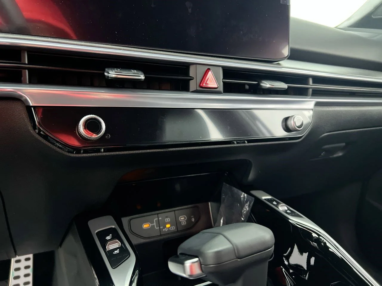 New 2025 Wolf Gray Kia X-Line SX Prestige AWD image 39
