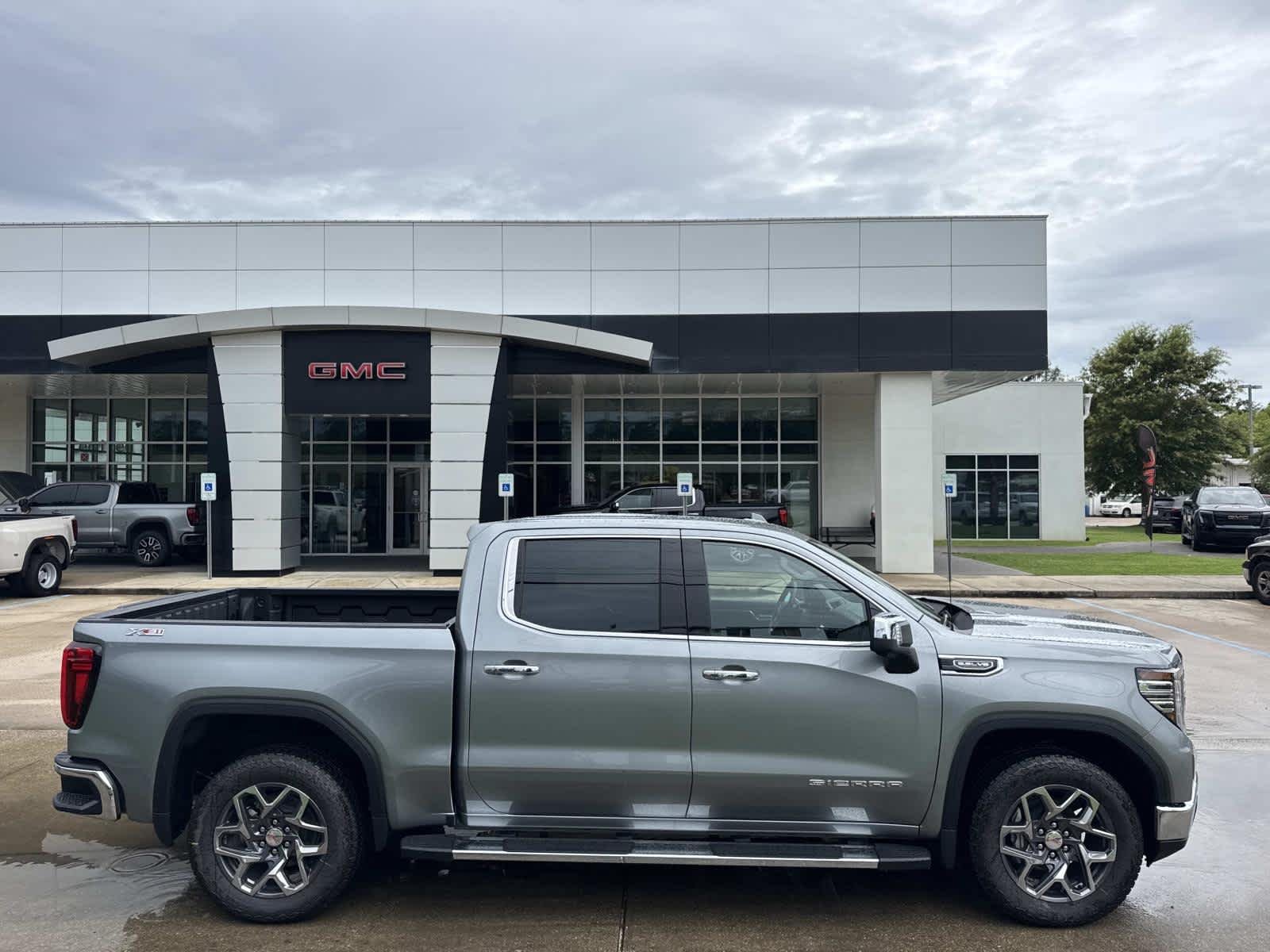2026 GMC Sierra 4WD Crew Cab Short Box SLT's photo