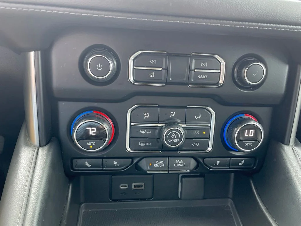 Used 2021 Gray Chevrolet Z71 image 20