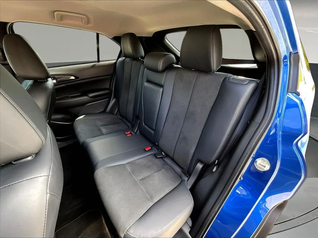 Used 2024 Blue Mitsubishi SE image 25