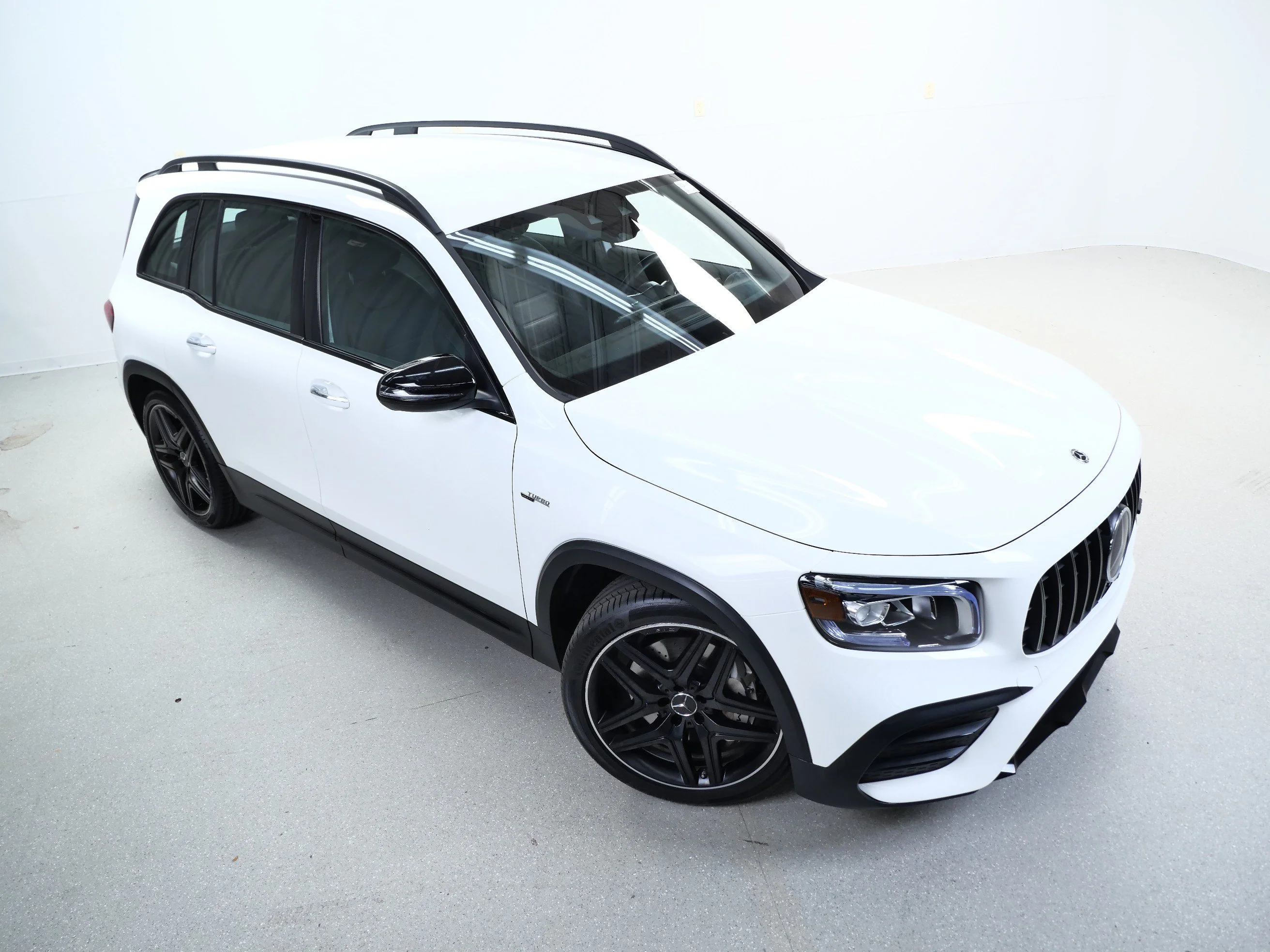 Used 2022 Polar White Mercedes-Benz AMG® GLB 35 4MATIC SUV image 4