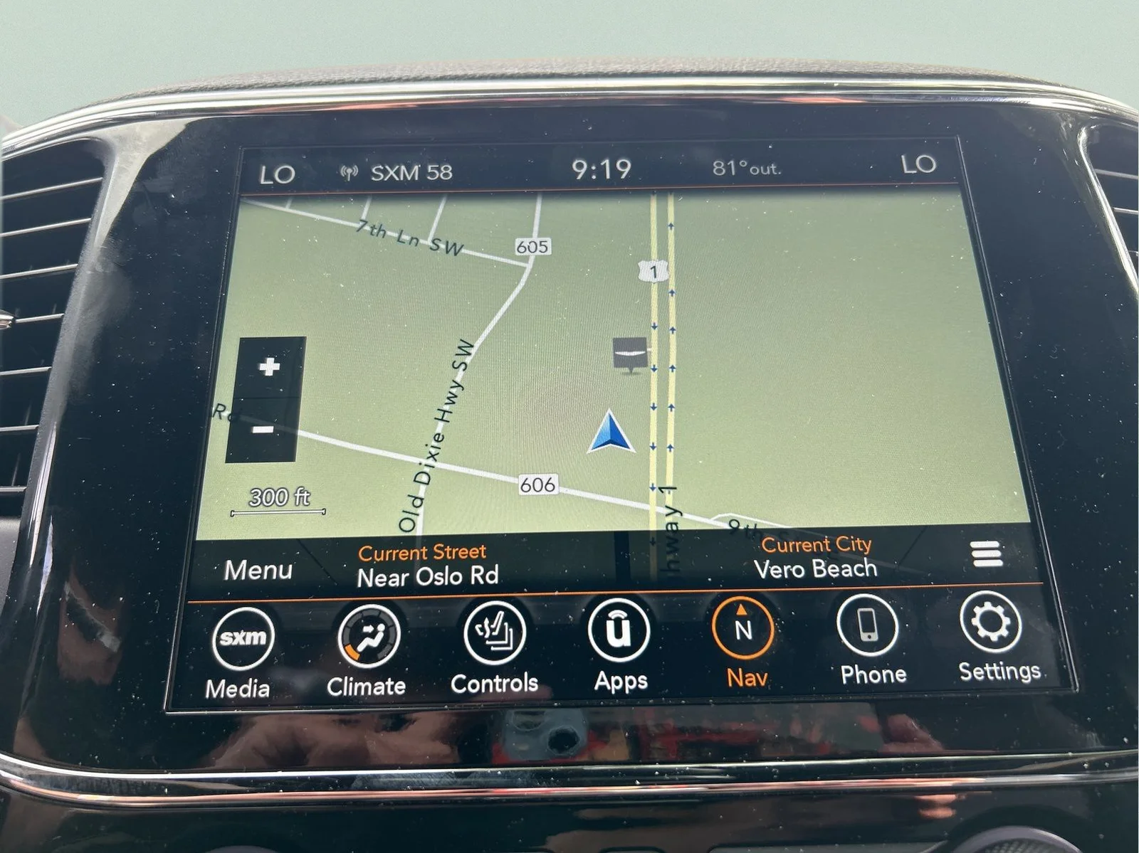 Used 2020 Velvet Jeep Altitude image 17