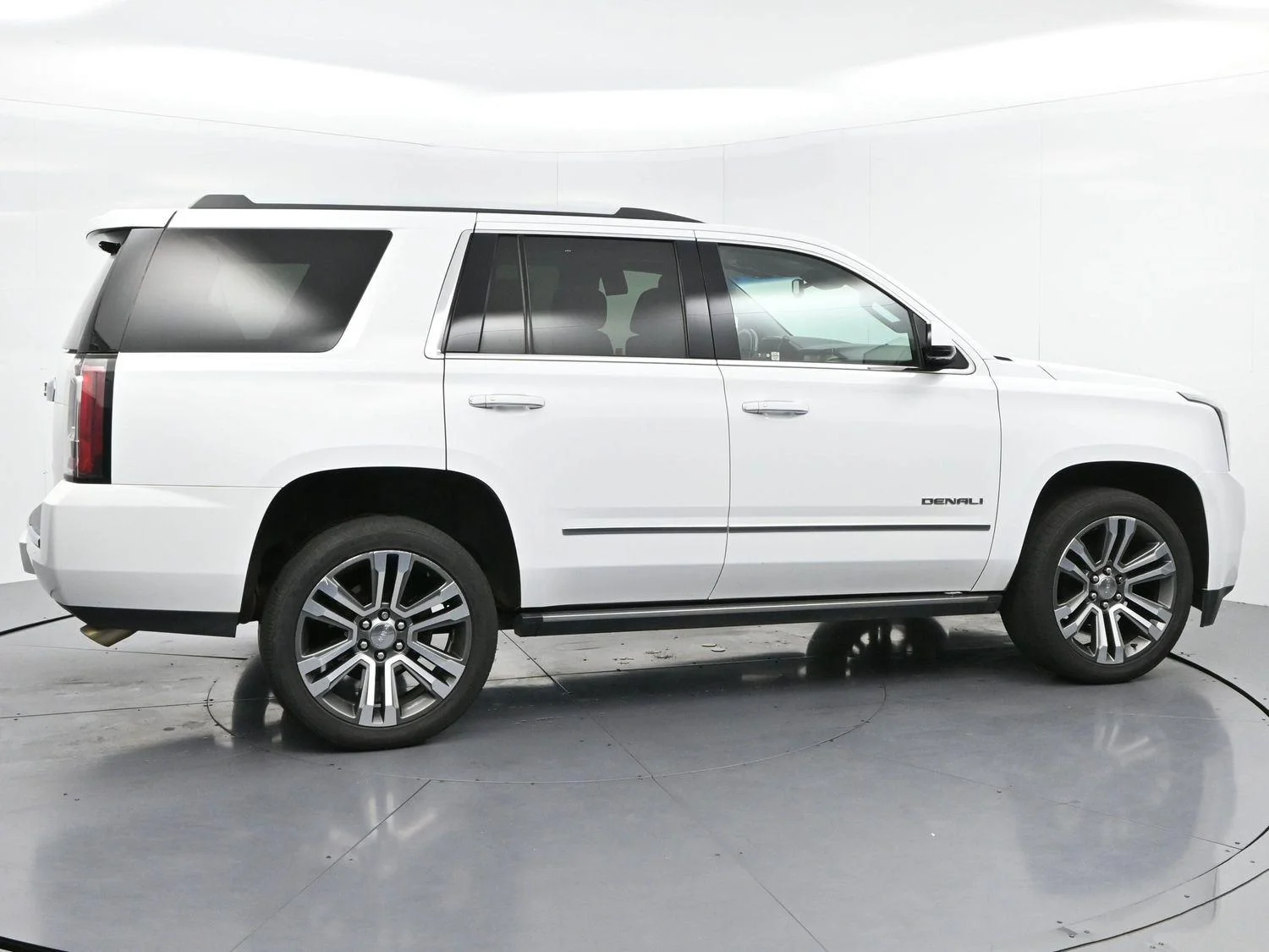 Used 2020 Summit White GMC Denali image 8