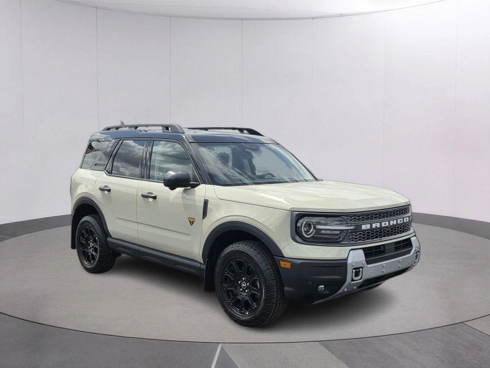 Used 2025 Desert Sand Ford Badlands image 3