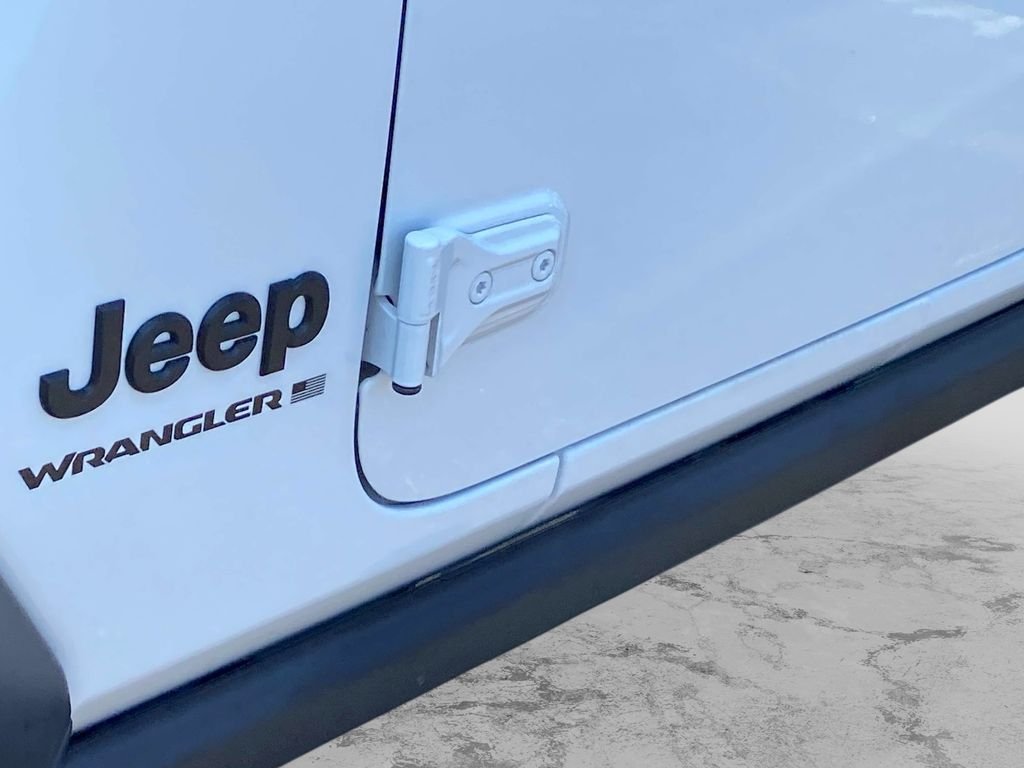 Used 2023 White Jeep Willys image 13