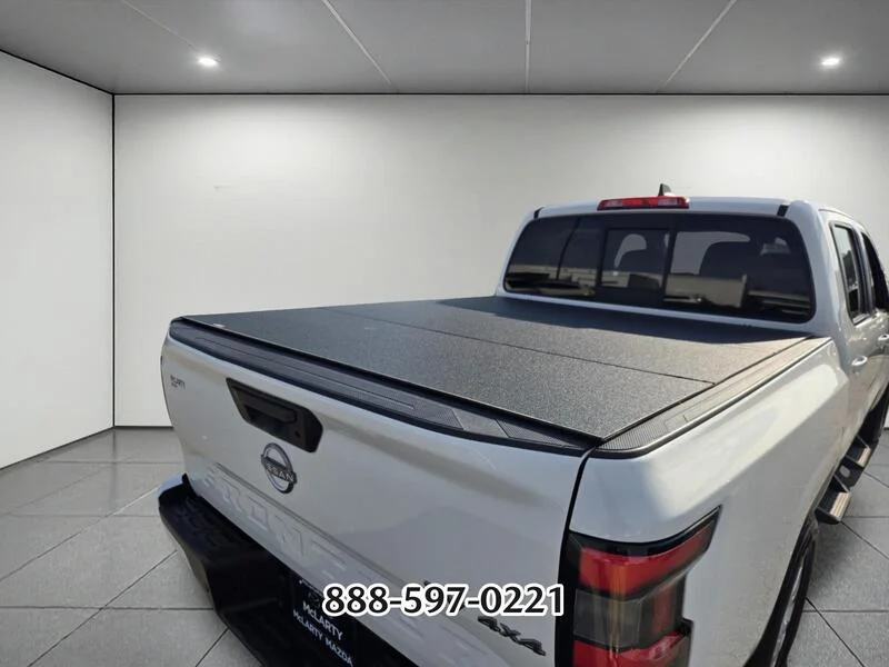 Used 2022 Glacier White NISSAN SV image 18