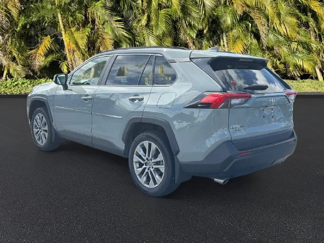 Used 2022 Gray Toyota XLE Premium image 7